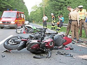 Wegen solcher Unfälle, wie an einem Wochenende Ende Mai , als drei schwere Motorradfahrer am Würgauer Berg verunglückten, hat das Landratsamt Bamberg nun eine Sperre angeordnet. Archivbild: News5/Herse