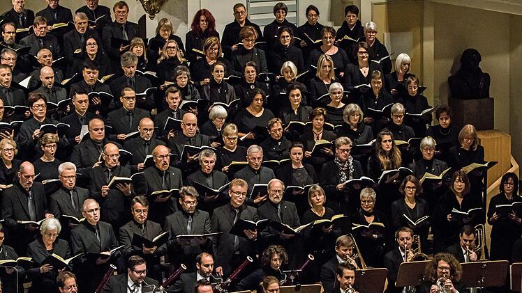 Eine eindringliche Aufführung von Giuseppe Verdis Requiem erlebten zahlreiche Zuhörer in der Coburger Morizkirche.Foto: Jochen Berger
