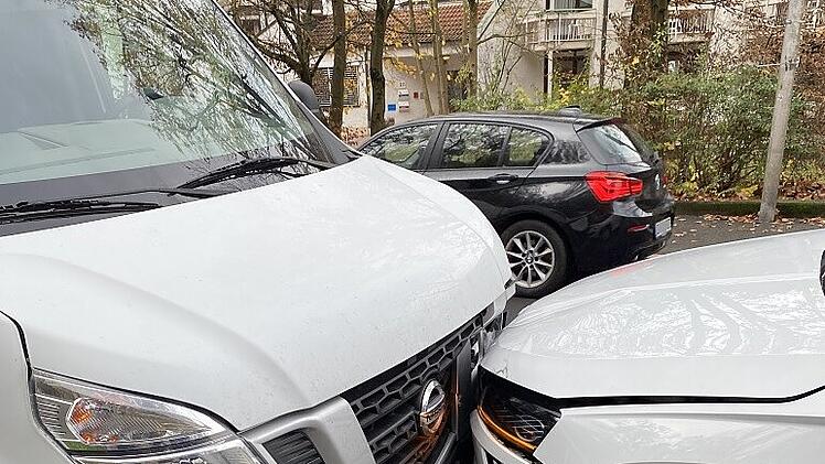 Neustadt bei Coburg: &Uuml;berm&uuml;deter Autofahrer verursacht Frontalcrash