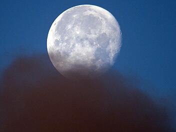 Bald auch Ziel für Gourmets? Der gute Mond Foto: dpa