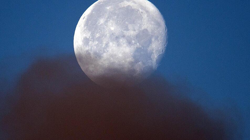 Bald auch Ziel für Gourmets? Der gute Mond Foto: dpa