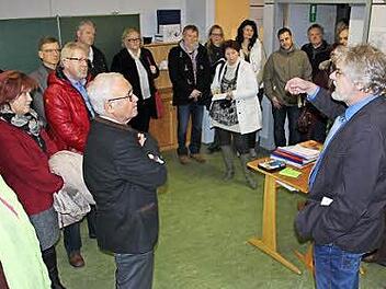 Schulleiter Breyer (rechts) informierte den Landrat. Foto: Ralf Kestel