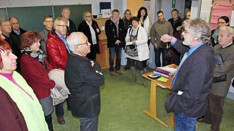 Schulleiter Breyer (rechts) informierte den Landrat. Foto: Ralf Kestel