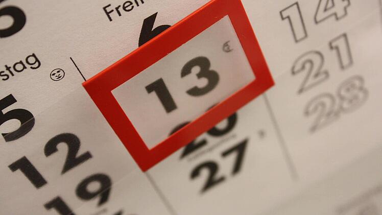 Viele Menschen erschrecken am 13. beim Blick auf den Kalender.  Foto: Robert Huger