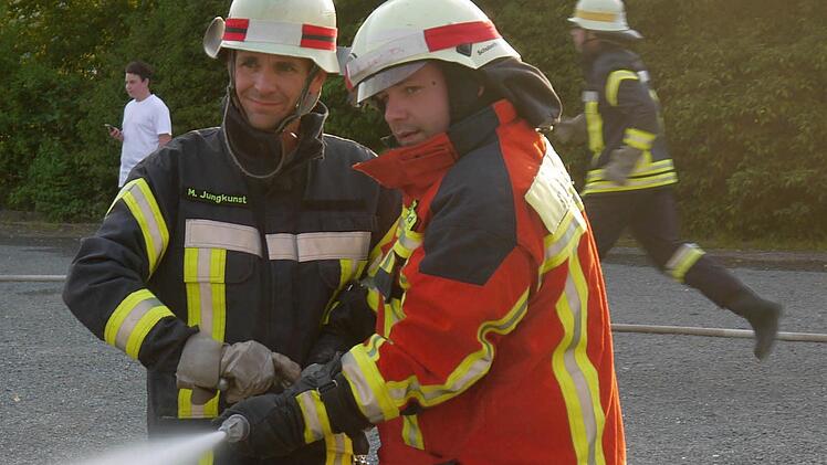 Die Dietersdorfer Feuerwehr bereitet sich auf die Leistungsprüfung vor. Foto: Berthold Köhler