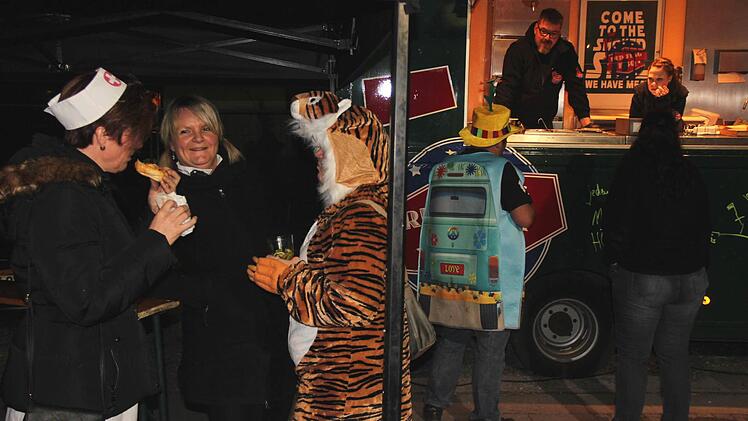 Impressionen von der Höchstadter Rosenmontagsparty. Foto: Johanna Blum