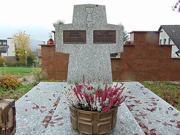 Das Stöckacher   Priestergrab   von Peter PietzFoto: Petra Malbrich
