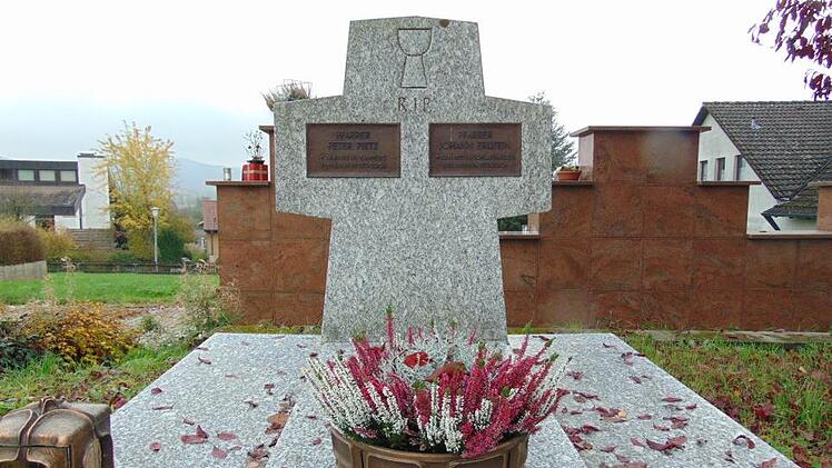 Das Stöckacher   Priestergrab   von Peter PietzFoto: Petra Malbrich