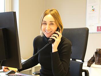 Die neue Schulleiterin Marietta Menz  telefoniert lieber mit Eltern als Mails zu schreiben. Foto: Charlotte Wittnebel-Schmitz
