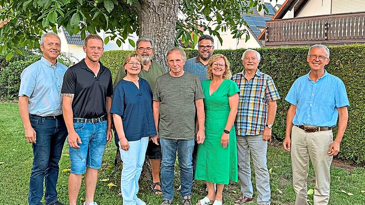 Im Bild (v.&nbsp;l.) B&uuml;rgermeister Michael Kn&ouml;rlein (Kirchehrenbach), neuer Stellvertreter des Vorsitzenden Johannes Hack, Ulrike G&ouml;tz, Norbert Sebald, Alfons Roppelt, B&uuml;rgermeister Marco Friepes (Weilersbach), Anja Gebhardt, Anton Dennerlein und der w...
