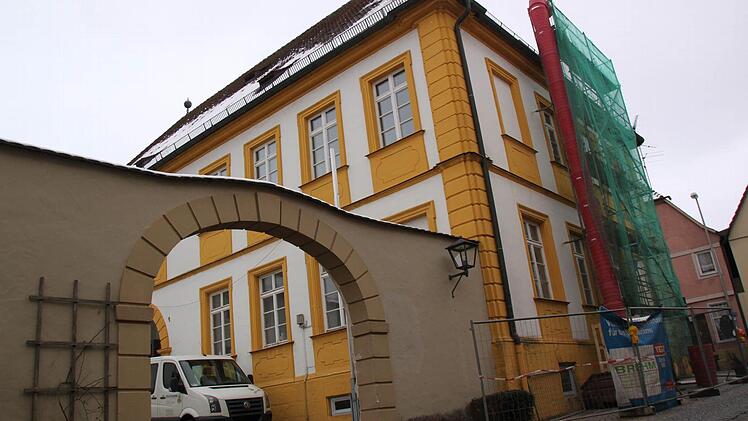 Die Hofeinfahrt zum Ämtergebäude