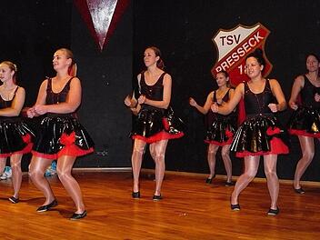 Mit ihrem Showtanz "Feuer & Eis" setzte die Kupferberger Prinzengarde Akzente in der Langen LQN-Nacht. Fotos: Klaus-Peter Wulf