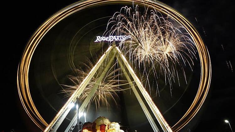 So &auml;hnlich h&auml;tte es bei gutem Wetter aussehen k&ouml;nnen: Das Feuerwerk am Donnerstagabend hat beim Coburger Vogelschie&szlig;en Tradition. Foto: CT-Archiv