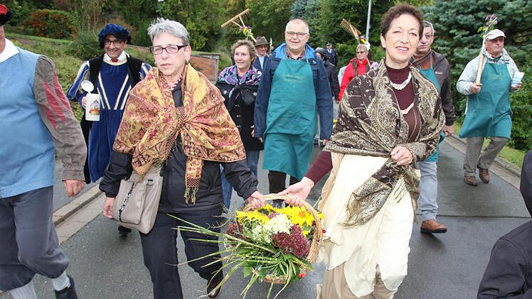 Die Mitglieder des Obst- und Gartenbauvereins stellten im Festzug die Bauern dar. Foto: Michael Stelzner