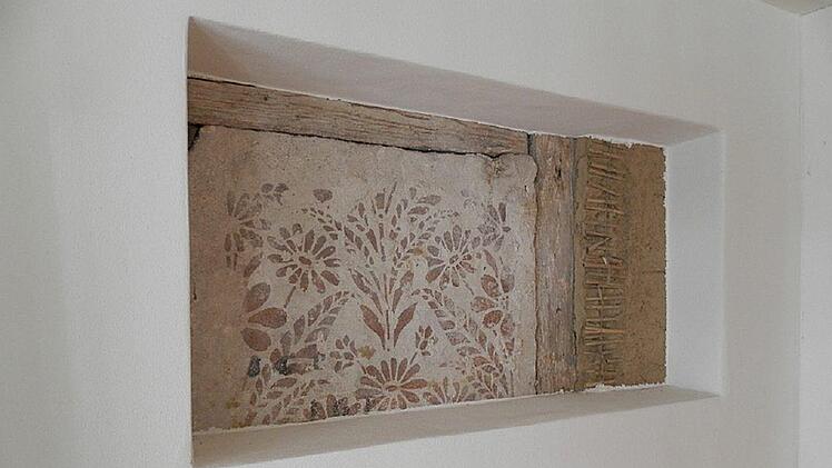 Im Untergeschoss sehen Besucher, die alte Fassaden aufgebaut sind.Martina Rohner