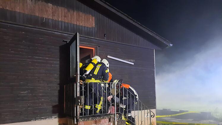 Angriffstrupp im Innenangriff.