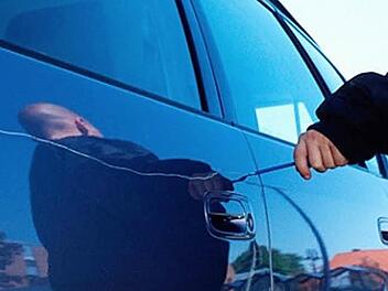 Mehrfach hat ein 41-jähriger Kulmbacher das Auto seiner Nachbarin zerkratzt. Trotz einer offenen Bewährungsstrafe kam er vor Gericht glimpflich davon. Foto: Symbolbild dpa