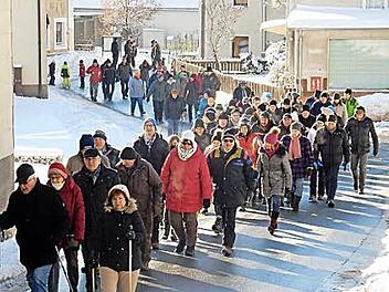 Rund 100 Wanderer waren bei der traditionellen Dreik&ouml;nigswanderung in Affalterthal dabei. Foto: Reinhard L&ouml;wisch