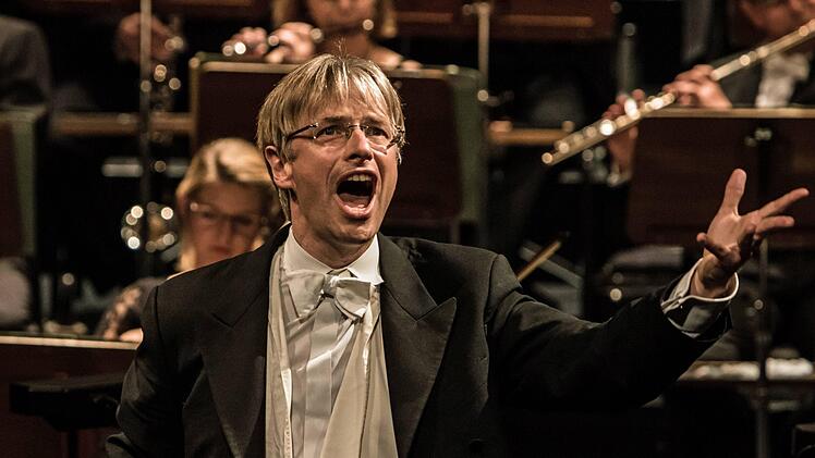 Impressionen vom Gala-Abend des Landestheaters Coburg: Kapellmeister Roalnd FisterFoto: Jochen Berger