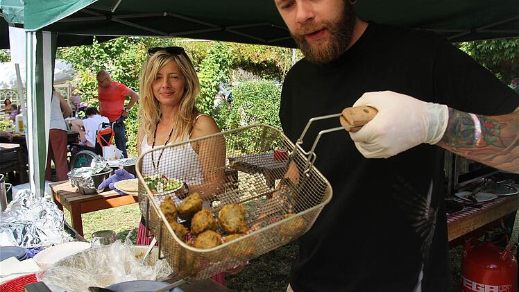 Kulinarische Besonderheit: frittierter Erbsenbrei "Falafel".