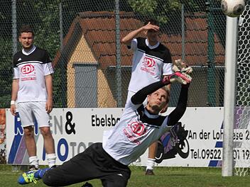 Der Sander Torwart Dominik Biemer, der den Verein am Saisonende verlässt, will dem Tabellenzweiten aus Seligenporten das Toreschießen schwer machen.