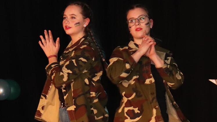 Jasmin Trescher und Jessica Hofmann mit dem "Power Girl Medley"   Foto: Johanna Blum