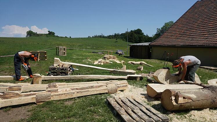 Hier liegt tatsächlich viel Holz vor der Hütte. Foto: Marion Eckert