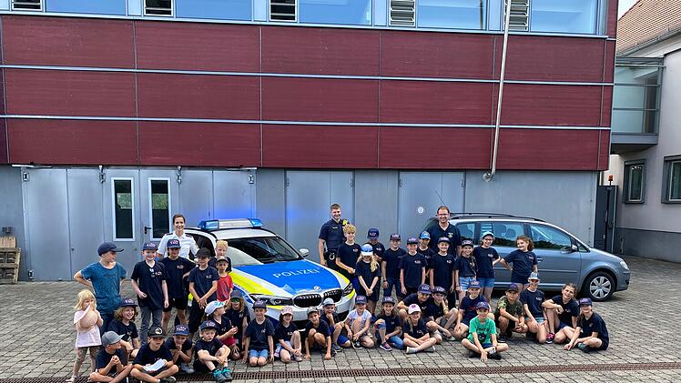Kinderfeuerwehr bei der Polizei