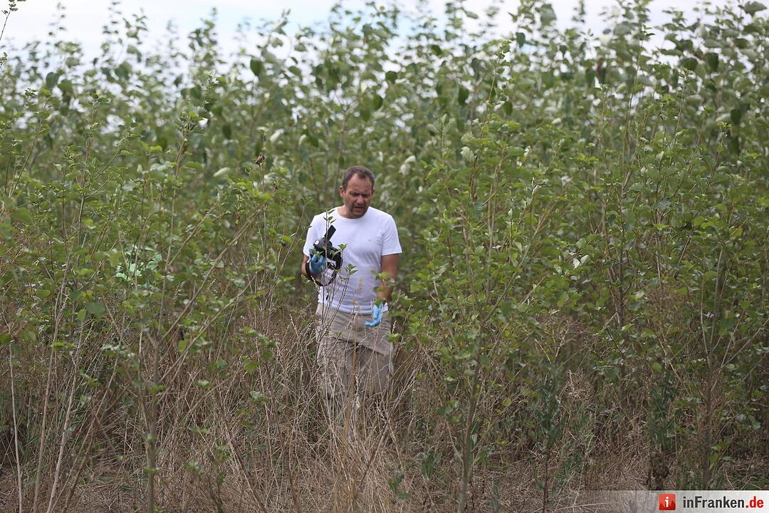 Bewaffneter Raubueberfall auf Geiselwinder Tankstelle - Polizei findet Bargeld