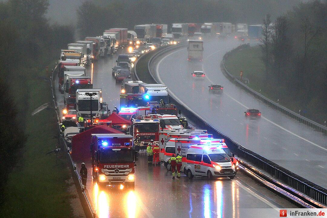 Hagel-Unwetter lšst Massenunfall aus: Autos kollidieren auf der A6 - Acht verletzte Personen, davon drei schwer