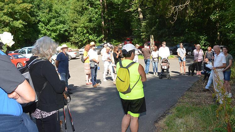 Rund 50 Personen kamen zur Protestkundgebung in den Wald der Seele.Peter Rauch
