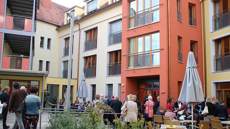Bischof Franz Jung im Sankt Bruno Haus Rebecca Vogt