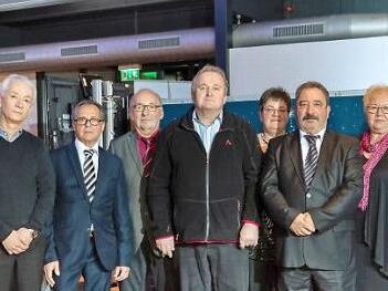 40 Jahre bei Brose: Bei einer Weihnachtsfeier w&uuml;rdigten Gesellschafter und Gesch&auml;ftsf&uuml;hrung die langj&auml;hrige Verbundenheit der Mitarbeiter und deren Beitrag zum Unternehmenserfolg.