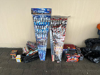 sichergestellte Pyrotechnik bei der Großkontrolle auf der A70 sichergestellte Pyrotechnik bei der Großkontrolle auf der A70