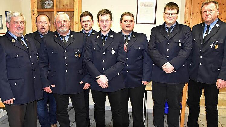 Das neu gewählte Vorstandsteam der Freiwilligen Feuerwehr Stetten (von links): Vorsitzender Georg Brahmann, Zweiter Vorsitzender Gerhard Ernst, Georg Hagel, Patrick Först, Toni Hollfelder, Michael Zillig, Marcel Saam und Friedrich Braun Fotos: Alfred Thieret