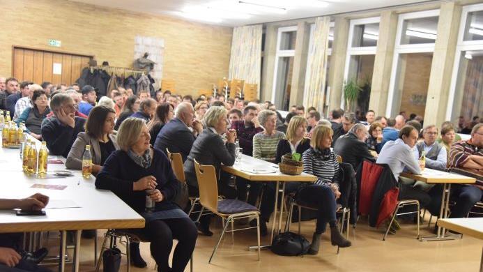 Für ein volles Haus sorgte "Wutbauer Willi" beim agrarpolitischen Stammtisch im Gustav-Dietrich-Haus  am Montagabend in Coburg. Foto: Gabi Arnold