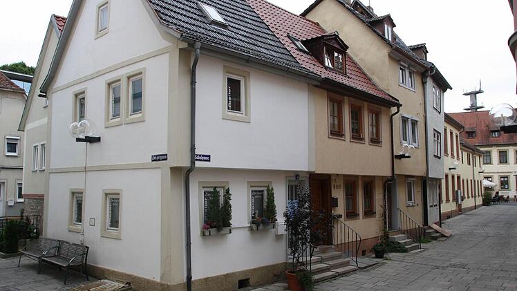 und das Haus Schulgasse 4. In die Schulgasse 6 und 7 sind zumindest Blicke möglich.