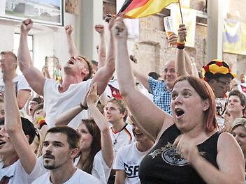 Nicht nur in der Kühnlenzpassage wird am Sonntag gefeiert, wenn Deutschland Weltmeister werden sollte. Auf dem Marienplatz steigt dann ein Fanfest. Foto: Archiv