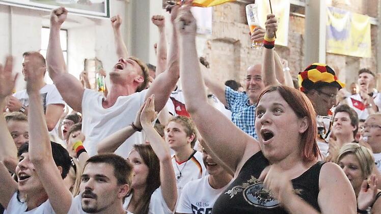 Nicht nur in der Kühnlenzpassage wird am Sonntag gefeiert, wenn Deutschland Weltmeister werden sollte. Auf dem Marienplatz steigt dann ein Fanfest. Foto: Archiv