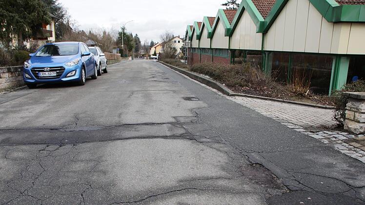 In Höchstadt sind eine ganze Reihe von Straßen sanierungsbedürftig.  Foto: Andreas Dorsch (Archiv)