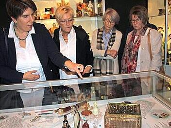 Bei der Ausstellung "grenzenlos majestätsverliebt" gibt es Parfumflakons aus dem 19. Jahrhundert zu sehen.  Foto: Veronika Schadeck