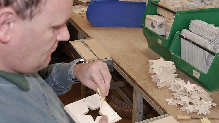 Zum Weihnachtsschmuck gehören natürlich auch Sterne. Foto: Sigismund von Dobschütz