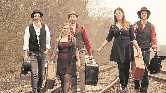 Die Band "Spellbound" bietet in Schlüchtern experimentelle Weltmusik.  Foto: Henry Schulenburg