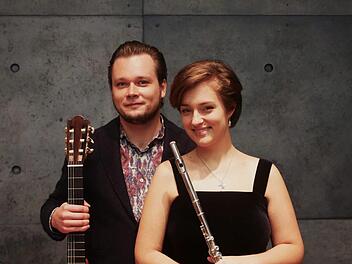 Das Duo Sgraffito in der Besetzung Raluca Tihon (Fl&ouml;te) und Eduard Hausauer (Gitarre) von der Hochschule f&uuml;r Musik W&uuml;rzburg pr&auml;sentiert Werke von Mario Castelnuovo-Tedesco, Franz Schubert, Niccol&ograve; Paganini und Astor Piazzolla. Foto: Ana Rocio Lama Benitez