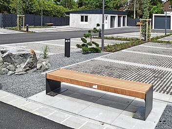 Ansprechend gestaltet ist das neue Areal im Umfeld der Raiffeisenbank von Altenkunstadt.