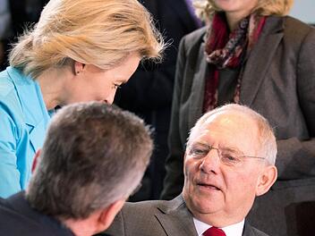 Ursula von der Leyen und Wolfgang Schäuble  Foto: Kay Nietfeld/dpa