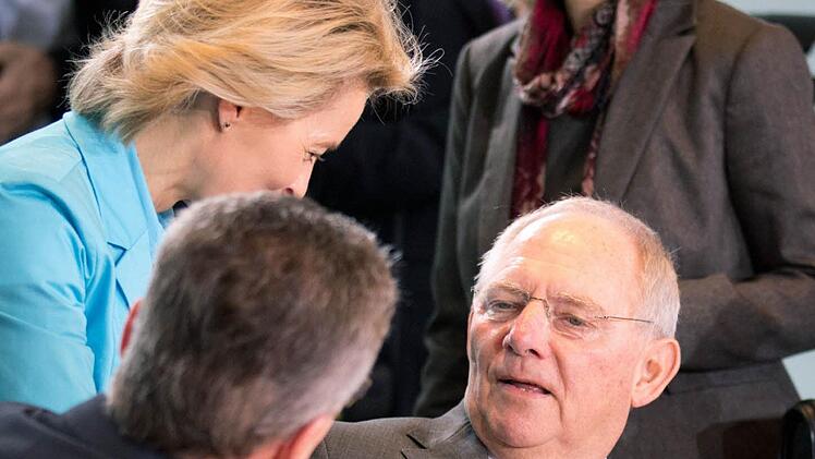 Ursula von der Leyen und Wolfgang Schäuble  Foto: Kay Nietfeld/dpa
