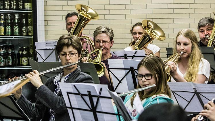 Impressionen von der Probenarbeit der Blaskapelle MeederFoto: Jochen Berger