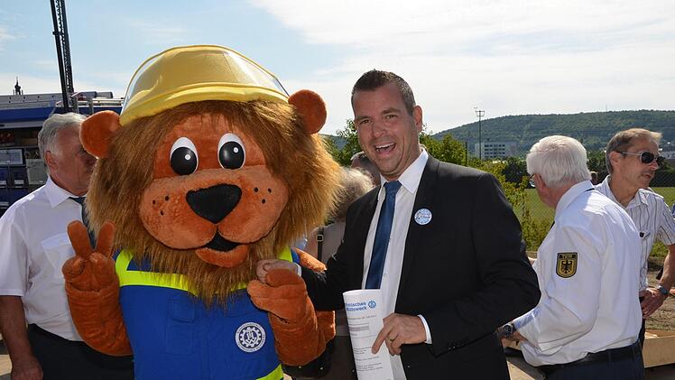 Erster Spatenstich zum Neubau des THW in Bad Kissingen.  Foto: Peter Rauch