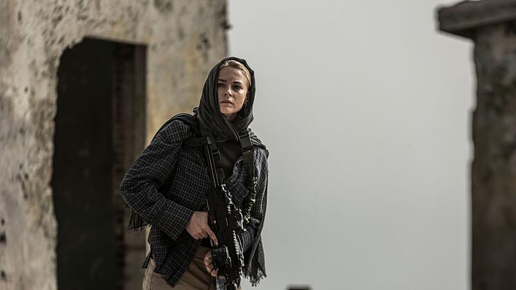 Vera (Jeanne Goursaud) trotzt der Gefahr in Afghanistan nach der Macht&uuml;bernahme der Taliban. Die deutsche Soldatin m&ouml;chte um jeden Preis einen afghanischen General retten, der viel f&uuml;r eine fortschrittliche Zukunft des Landes getan und ihr selbst einmal das Leben gerettet hat.